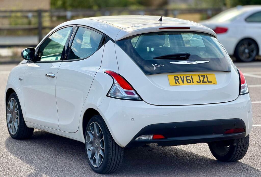 Chrysler Ypsilon Diesel Red #8