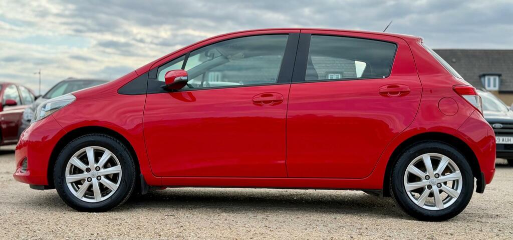 Toyota Yaris Hatchback Blue #13