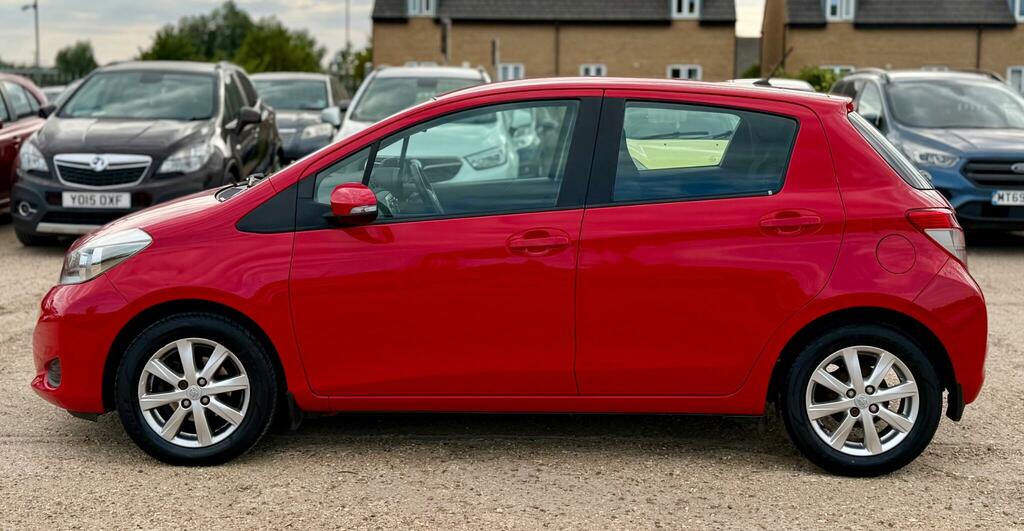 Toyota Yaris Hatchback Blue #12