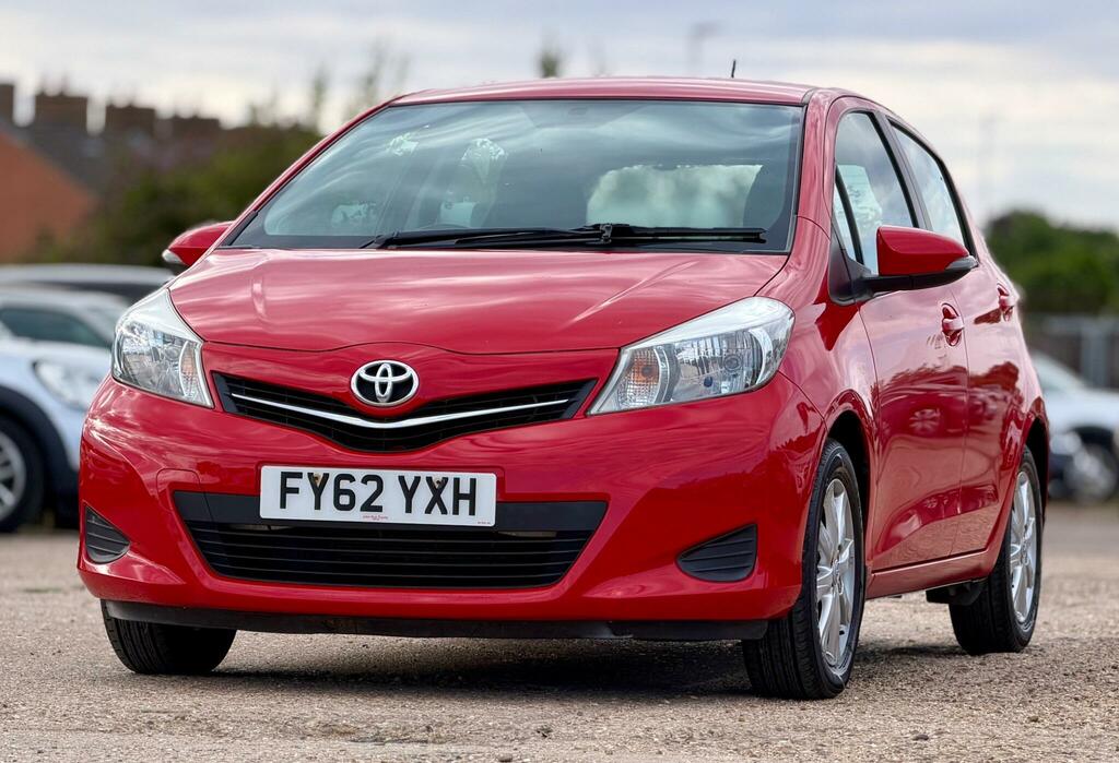 Toyota Yaris Hatchback Blue #8