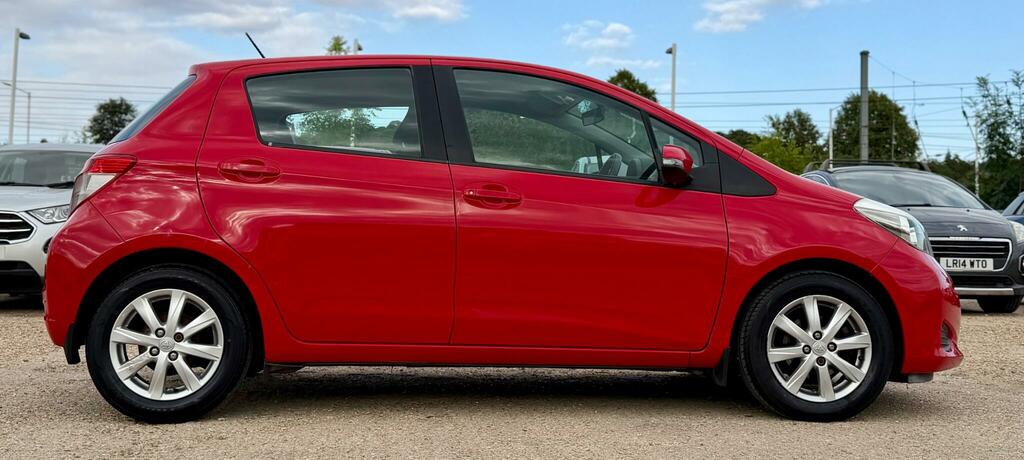Toyota Yaris Hatchback Blue #19
