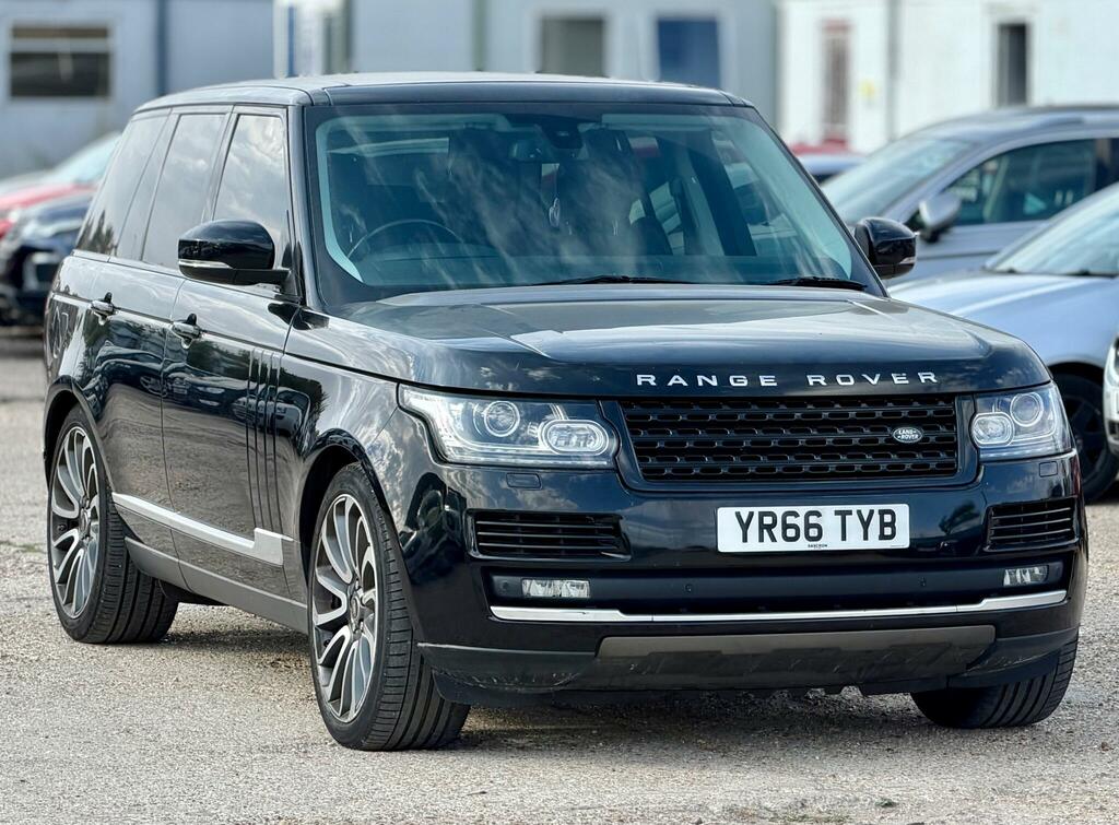 Land Rover Range Rover Vogue Black #6