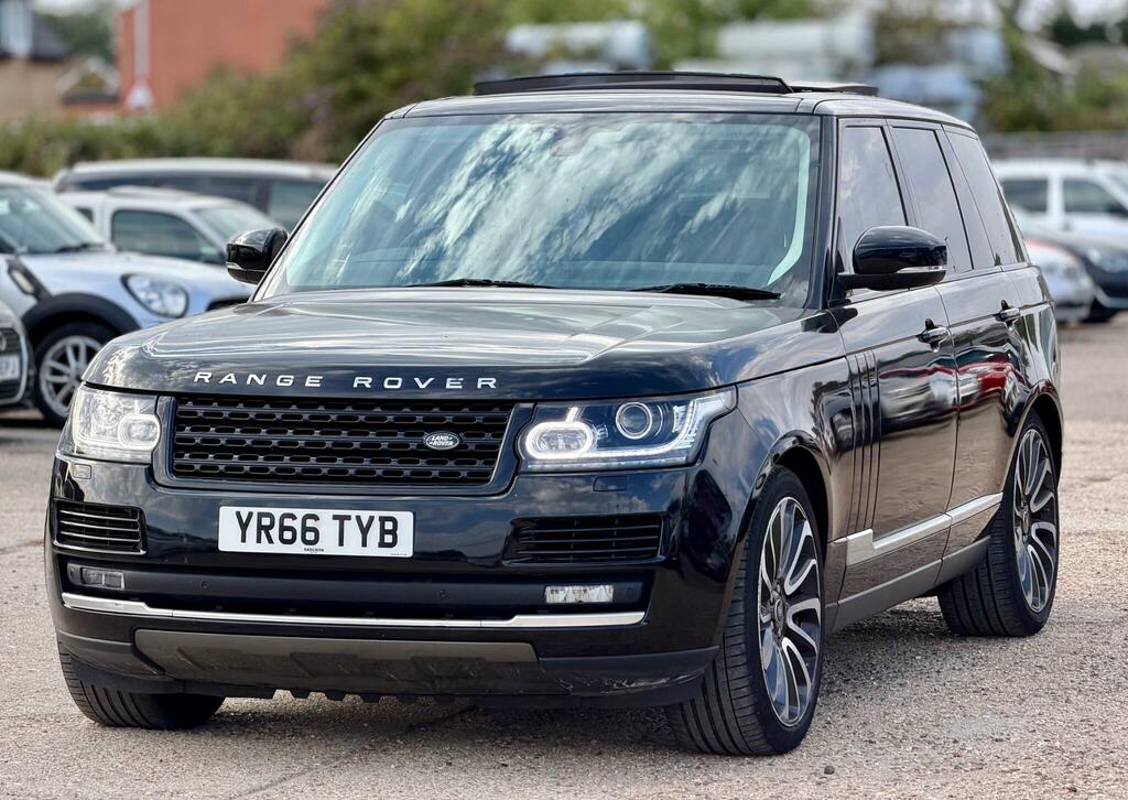 Land Rover Range Rover Vogue Black #3