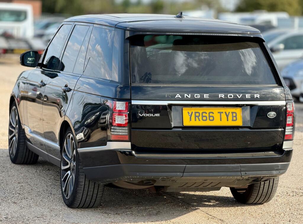 Land Rover Range Rover Vogue Black #4
