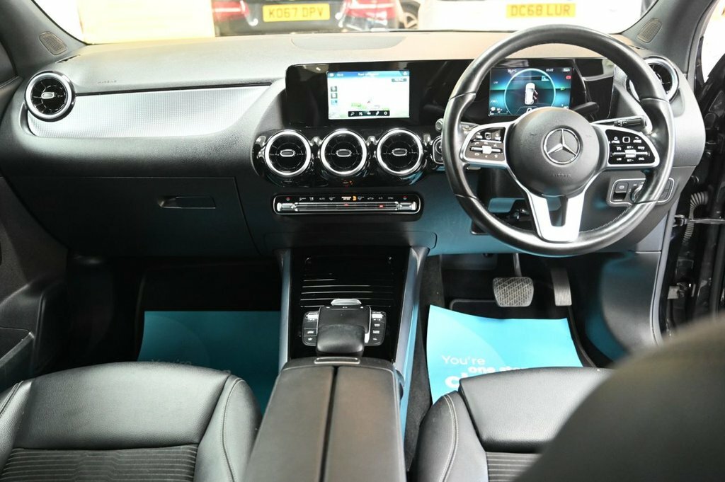 Mercedes-Benz GLA Class 1.3L Sport Black #3