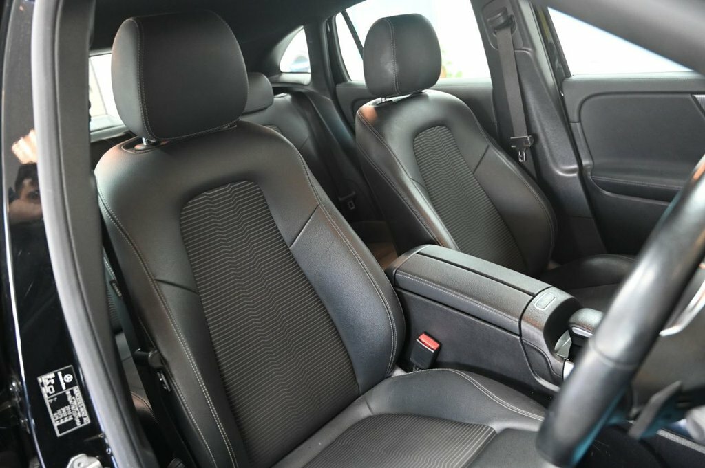 Mercedes-Benz GLA Class 1.3L Sport Black #4