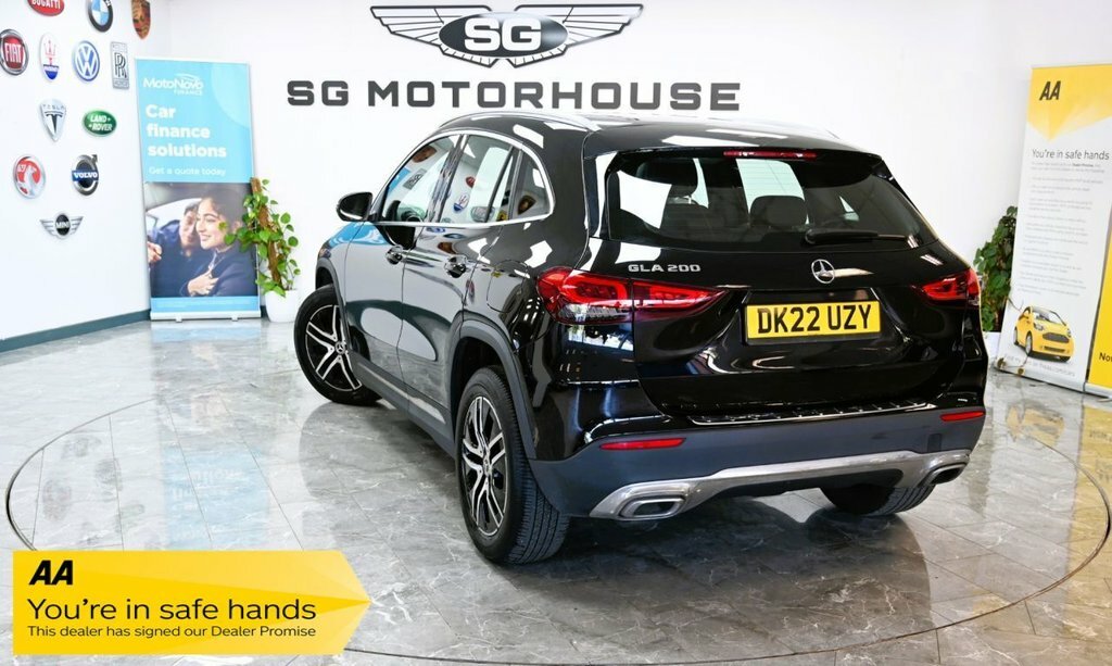 Mercedes-Benz GLA Class 1.3L Sport Black #2
