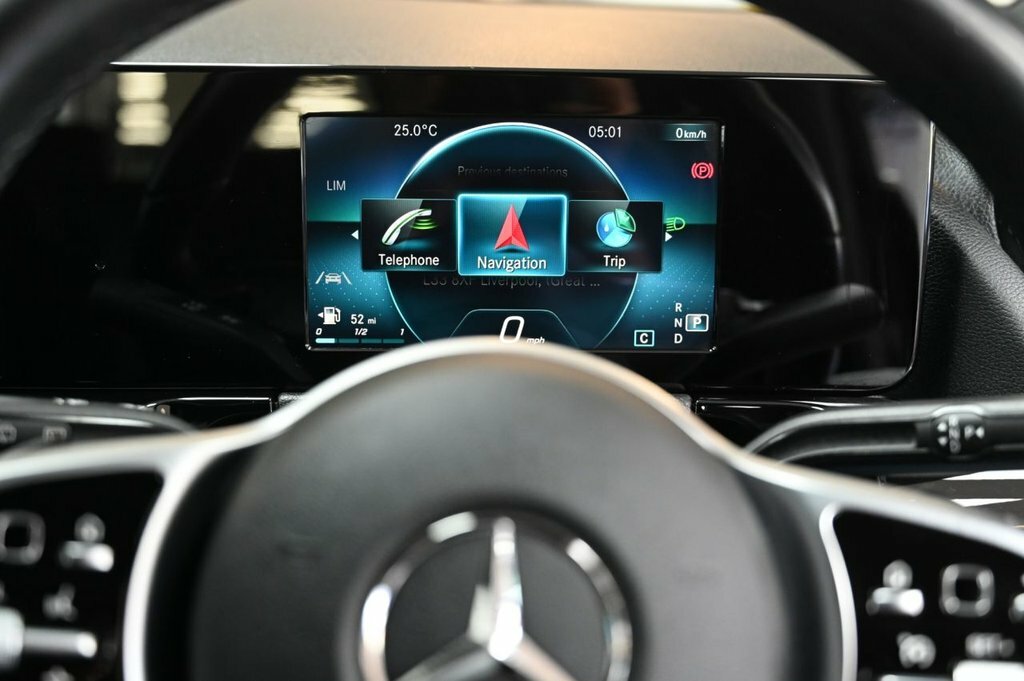 Mercedes-Benz GLA Class 200 Amg Line Executive Suv 7G-dct Eur Black #20