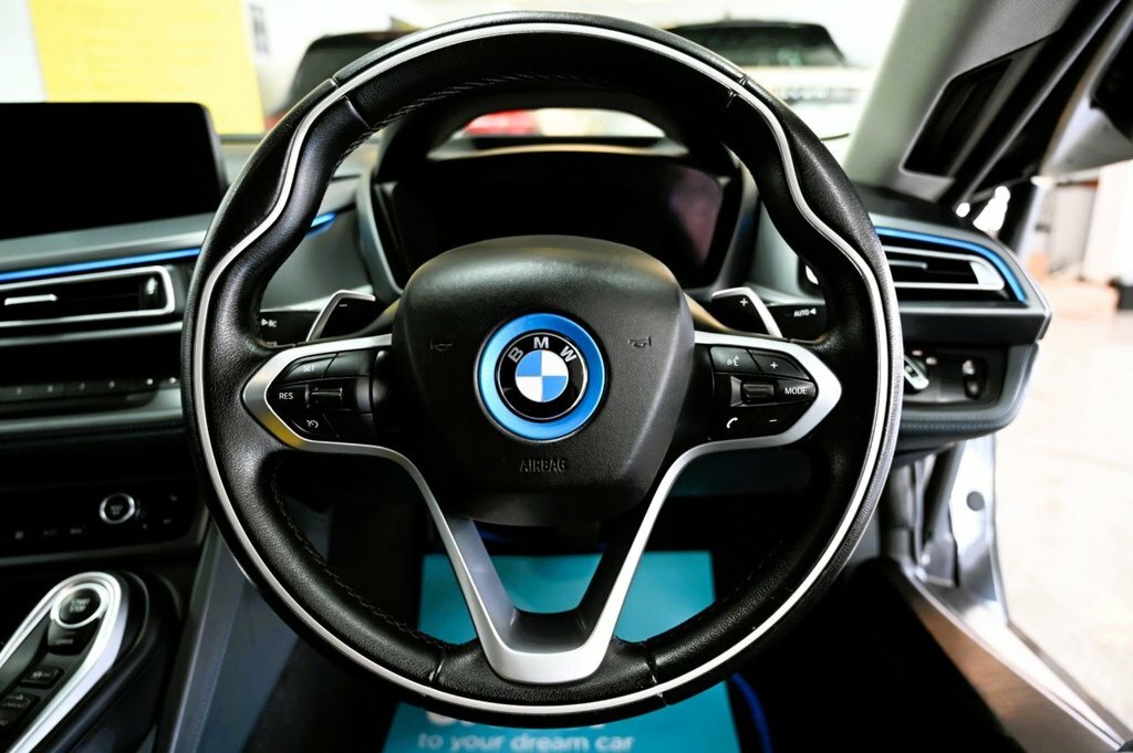 BMW i8 2dr Auto White #17