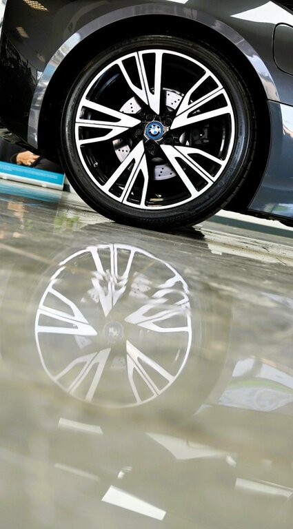 BMW i8 2dr Auto White #8