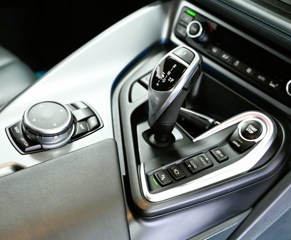 BMW i8 2dr Auto White #12