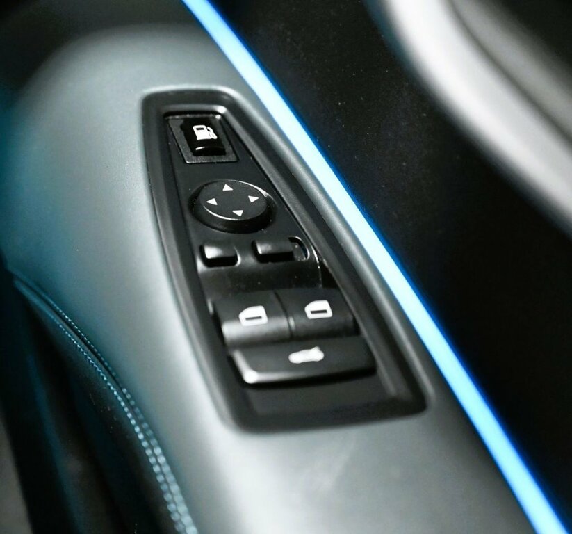 BMW i8 2dr Auto White #27