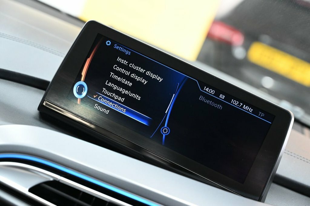 BMW i8 2dr Auto White #38