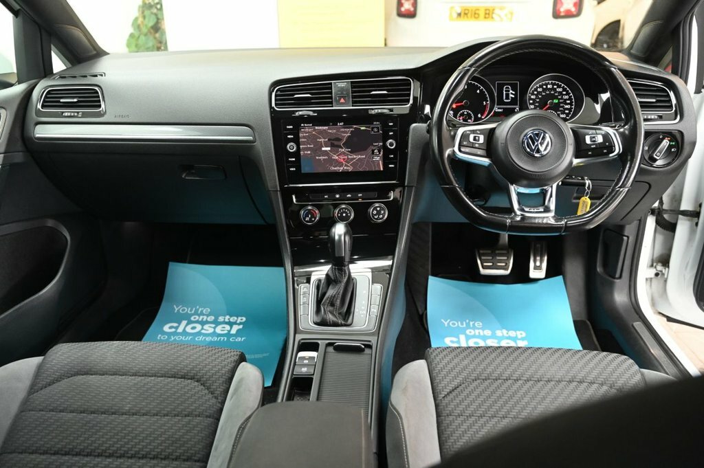Volkswagen Golf 2L R-line DF69WGX White #2