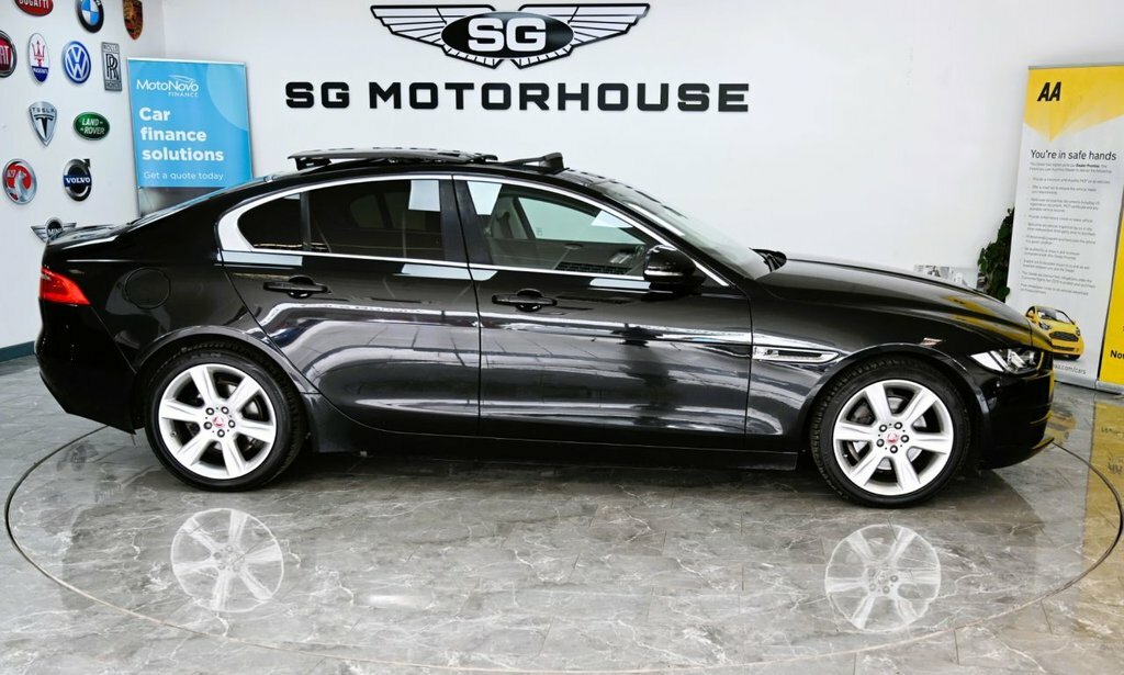 Jaguar XE 2L Portfolio Black #4
