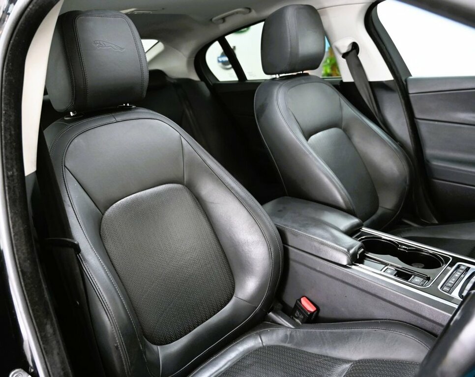 Jaguar XE 2L Portfolio Black #2