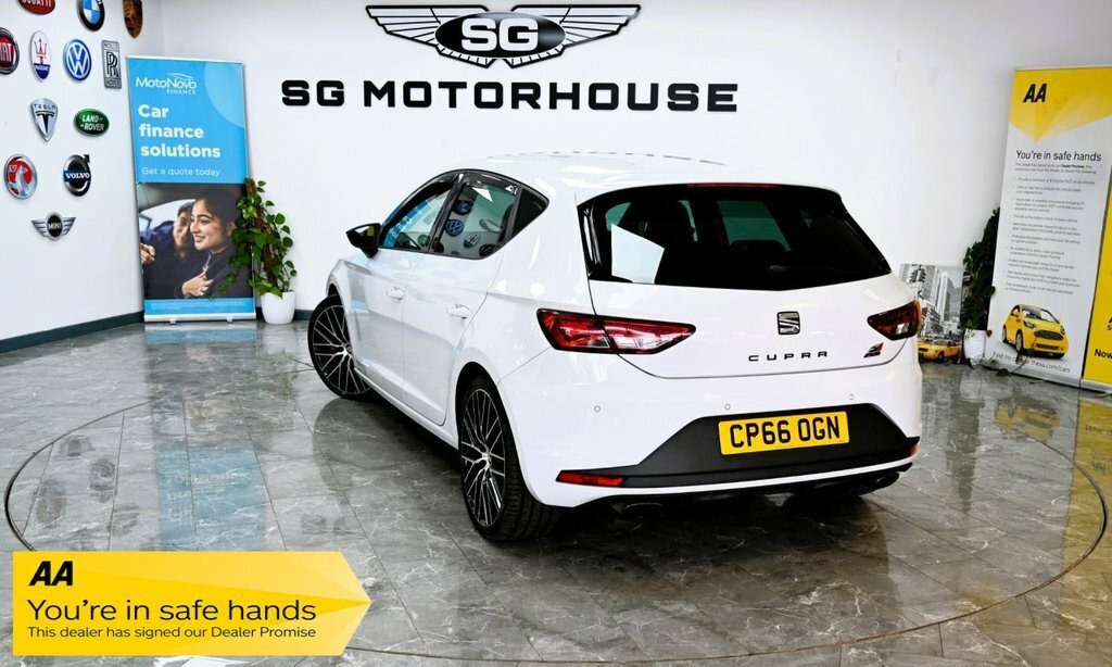 Seat Leon 2L Cupra 290 Black White