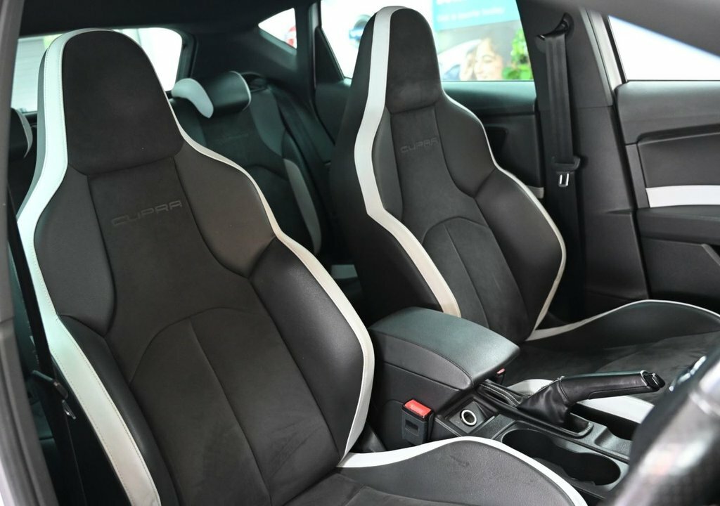 Seat Leon 2L Cupra 290 Black White #2
