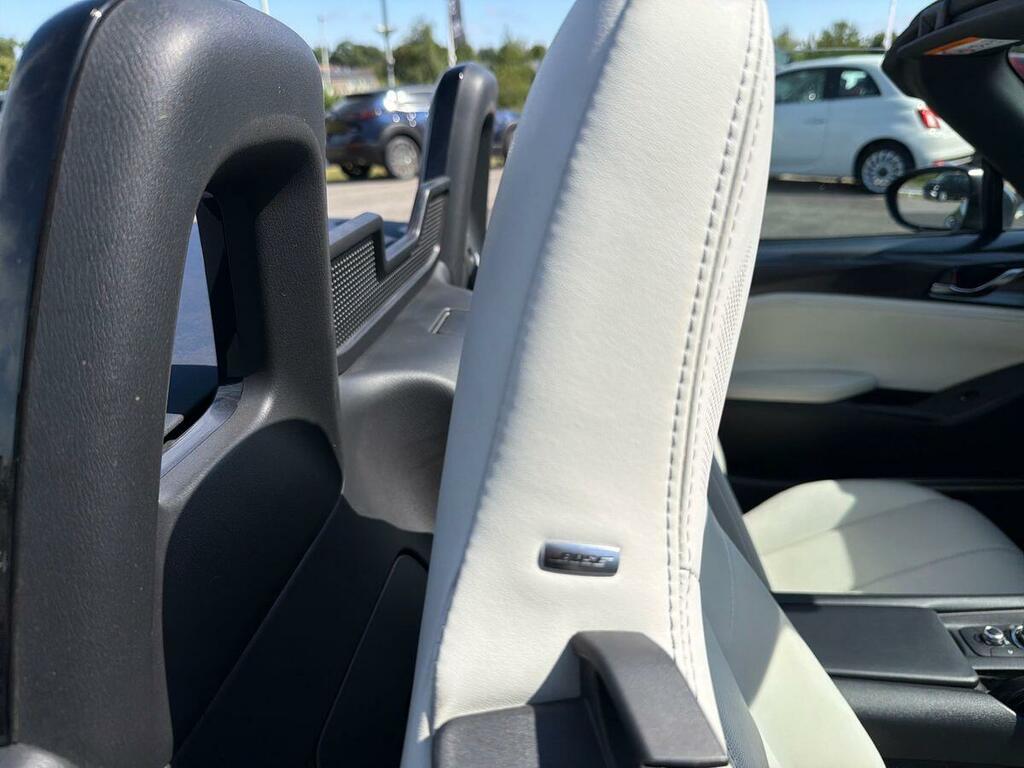 Mazda MX-5 Manual #24