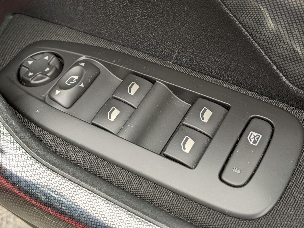 Peugeot 2008 Active Black #26