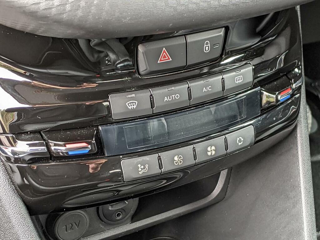 Peugeot 2008 Active Black #21