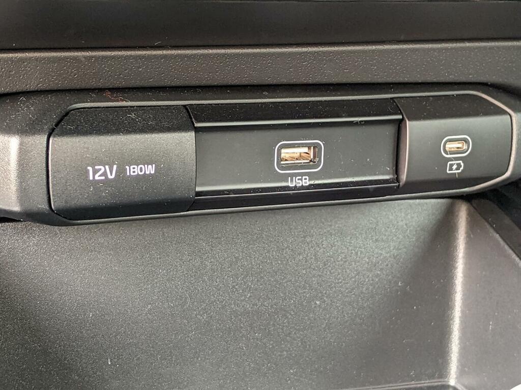 Kia Niro Kia Niro 2 White #25