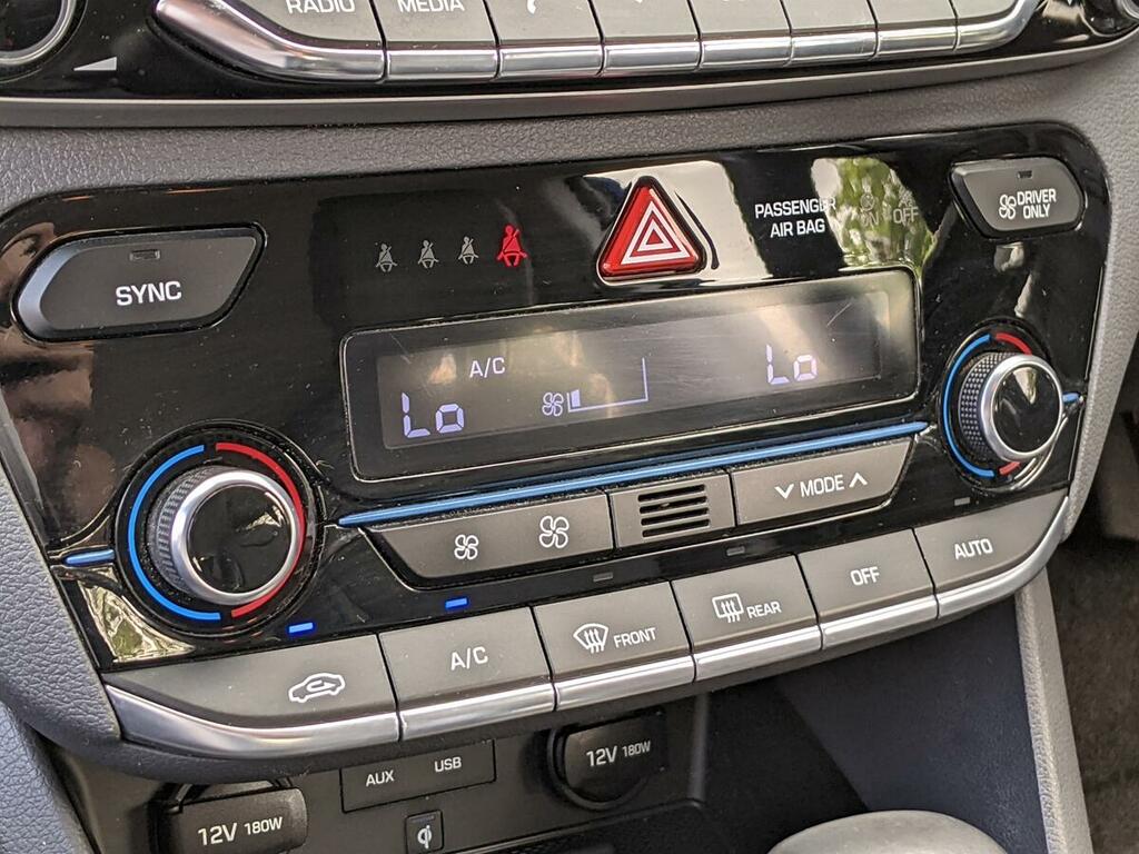 Hyundai Ioniq Premium Silver #24