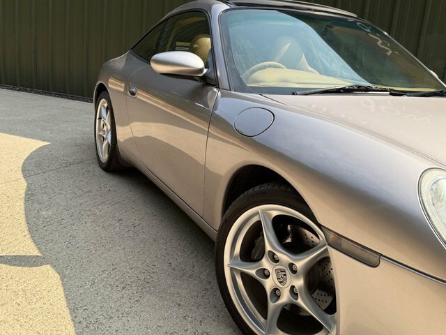 Porsche 911 Carrera 2 #19