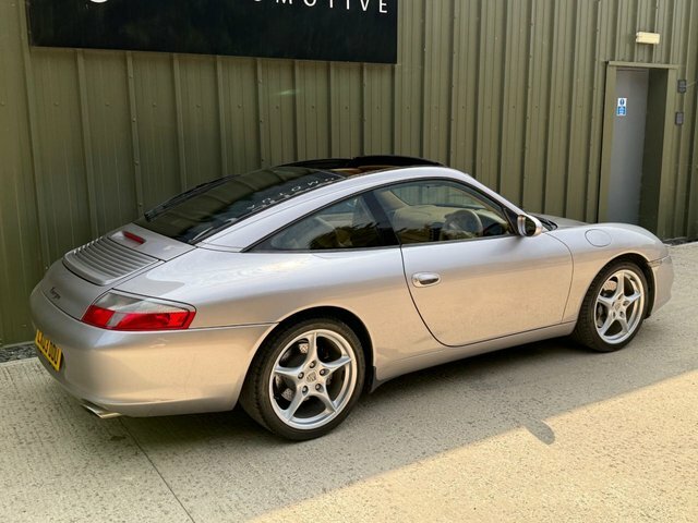 Porsche 911 Carrera 2 #42
