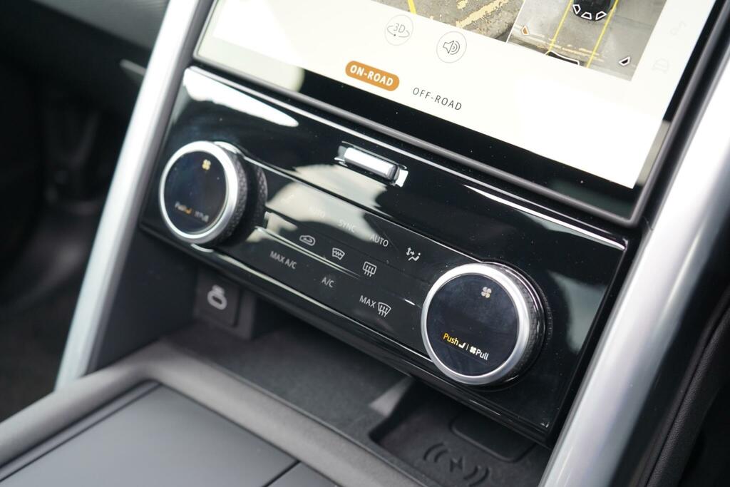 Land Rover Discovery 3.0 D350 Dynamic Se Station Wagon SV26WKP White #35