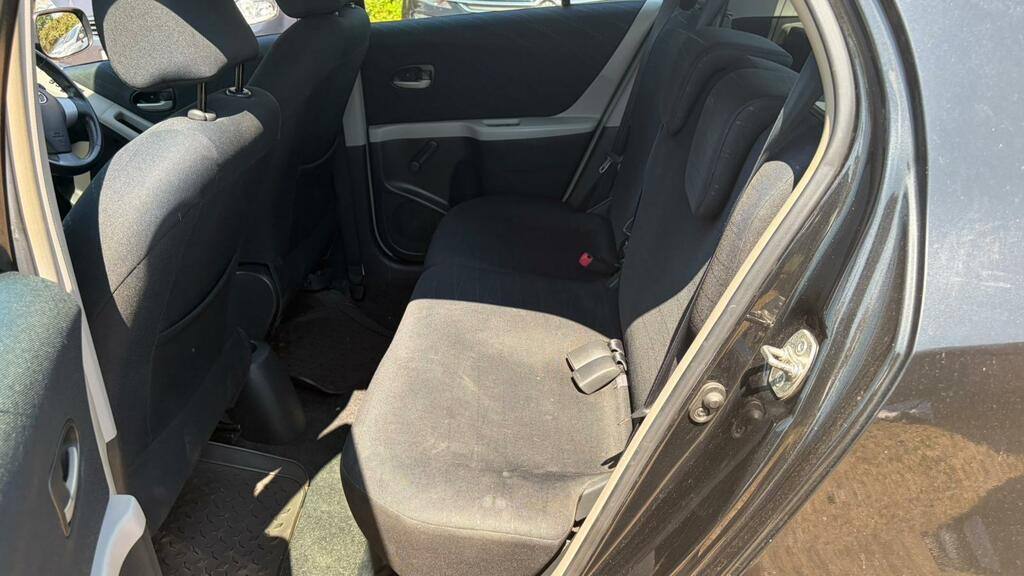 Toyota Yaris 1.3L Zinc Silver #13