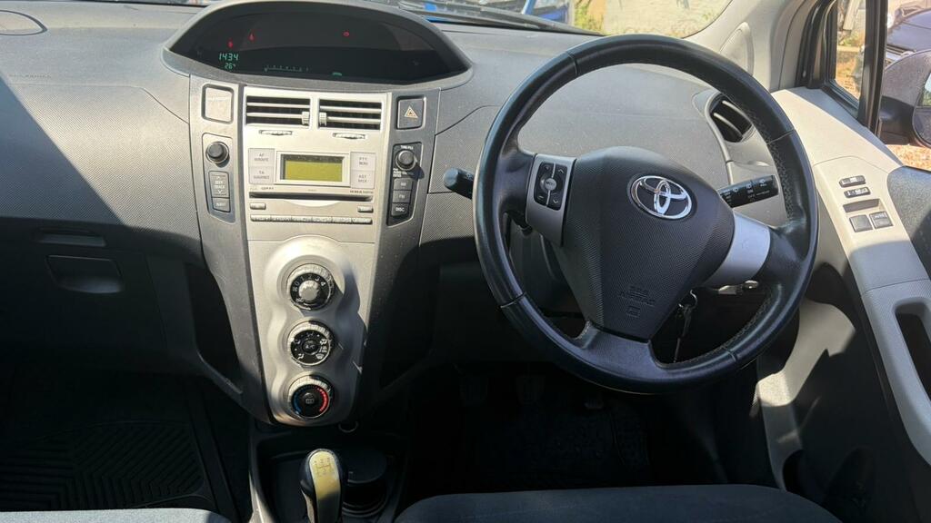 Toyota Yaris 1.3L Zinc Silver #11