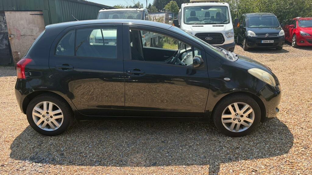 Toyota Yaris 1.3L Zinc Silver #4