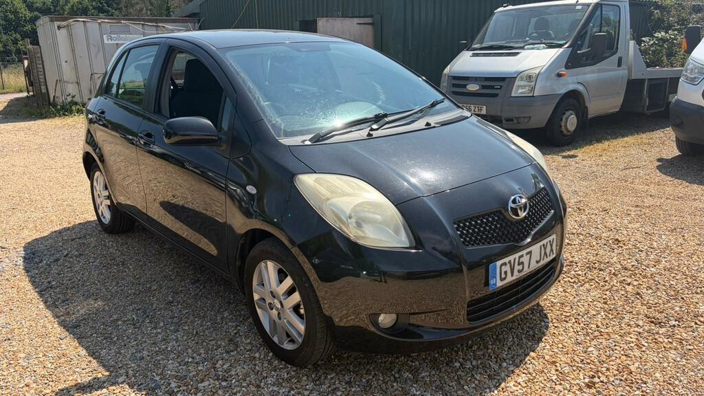 Toyota Yaris 1.3L Zinc Silver #1