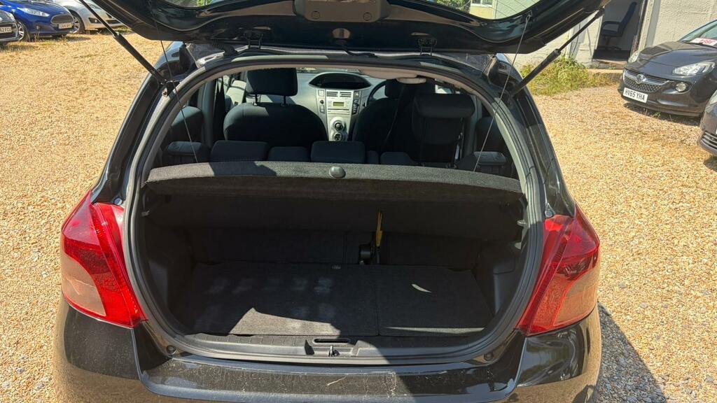 Toyota Yaris 1.3L Zinc Silver #10