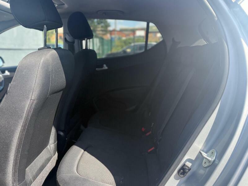 Hyundai I10 Hatchback Silver #24