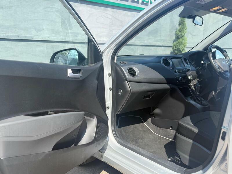 Hyundai I10 Hatchback Silver #16