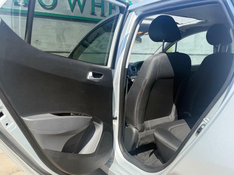 Hyundai I10 Hatchback Silver #22