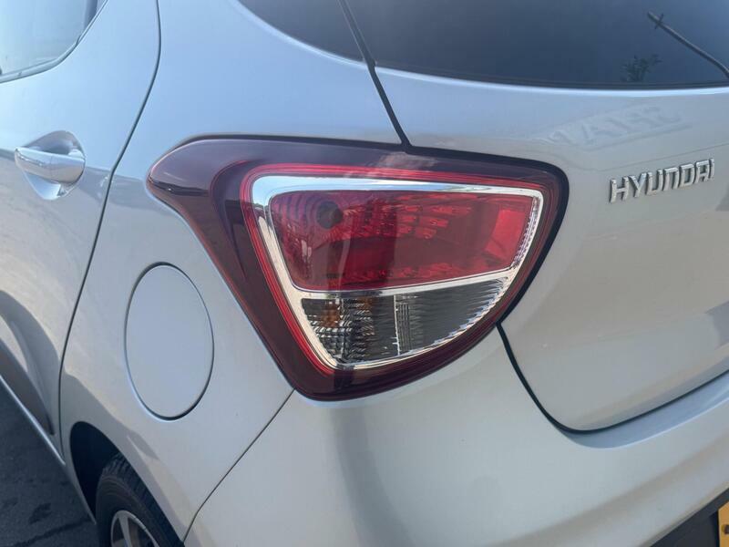 Hyundai I10 Hatchback Silver #27