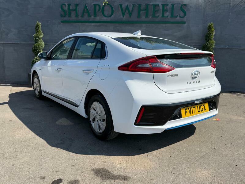 Hyundai Ioniq 1.6 H-gdi Premium Hatchback Hybrid Dct White #2