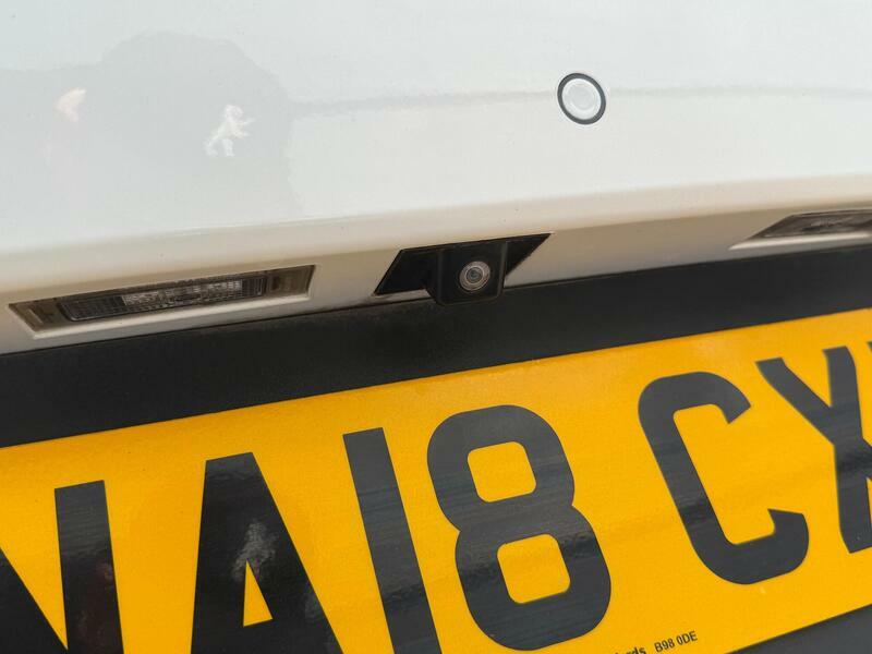 MG ZS 1.5 Exclusive 105 Bhp White #33