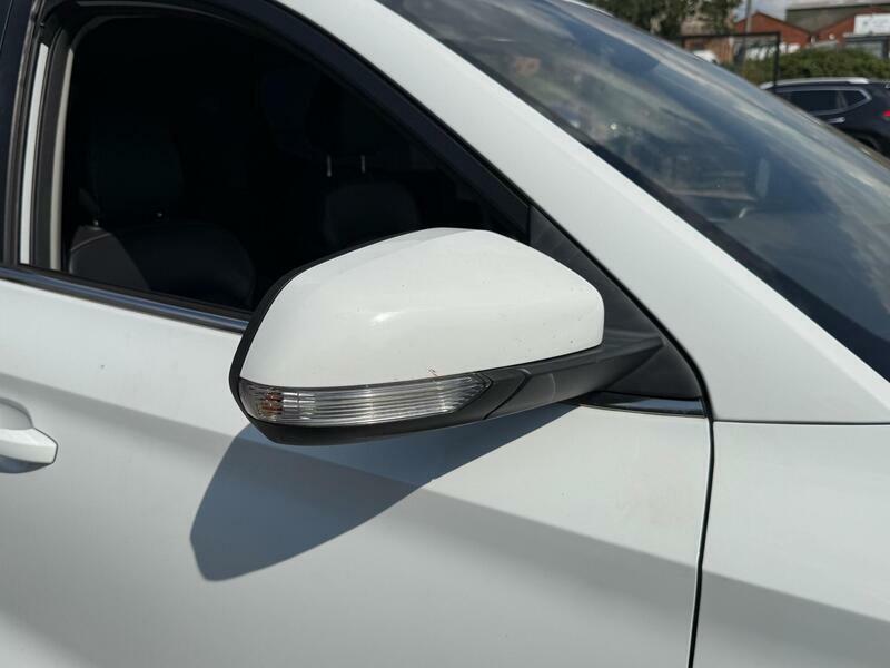 MG ZS 1.5 Exclusive 105 Bhp White #35