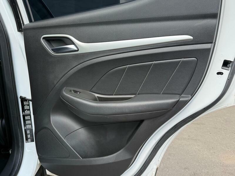 MG ZS 1.5 Exclusive 105 Bhp White #21