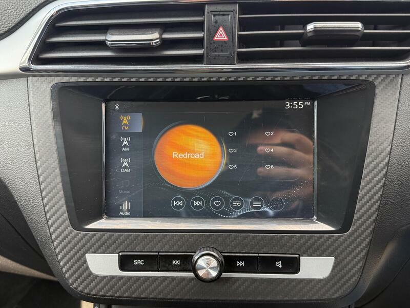 MG ZS 1.5 Exclusive 105 Bhp White #52