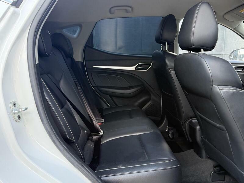 MG ZS 1.5 Exclusive 105 Bhp White #22