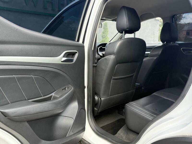 MG ZS 1.5 Exclusive 105 Bhp White #23