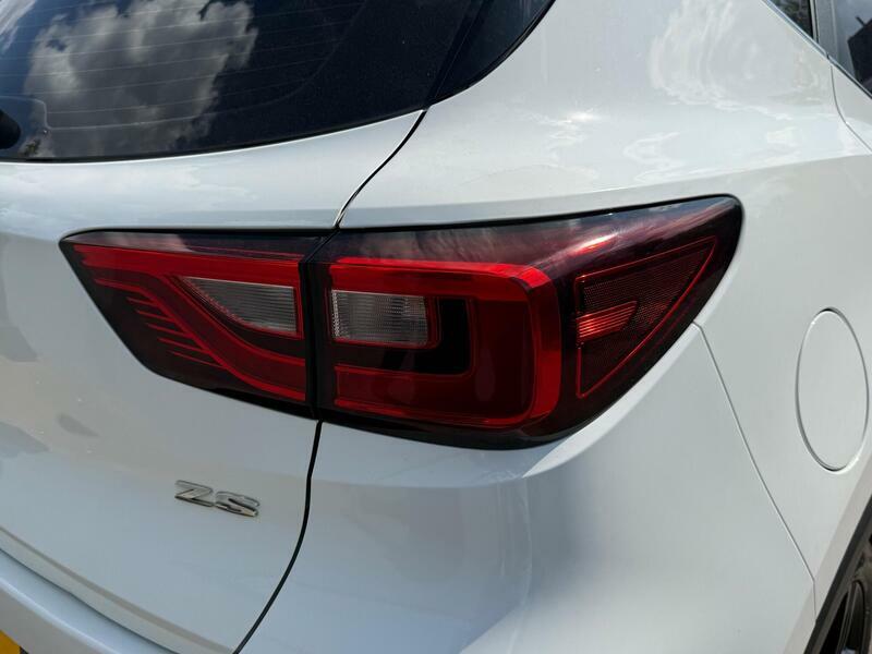 MG ZS 1.5 Exclusive 105 Bhp White #29