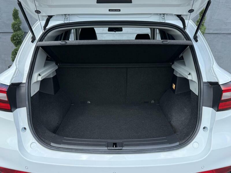 MG ZS 1.5 Exclusive 105 Bhp White #11