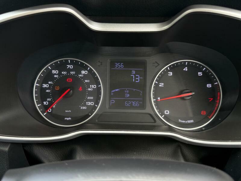 MG ZS 1.5 Exclusive 105 Bhp White #57