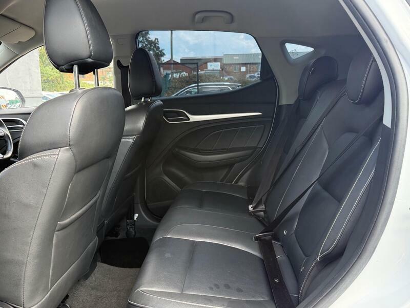 MG ZS 1.5 Exclusive 105 Bhp White #25